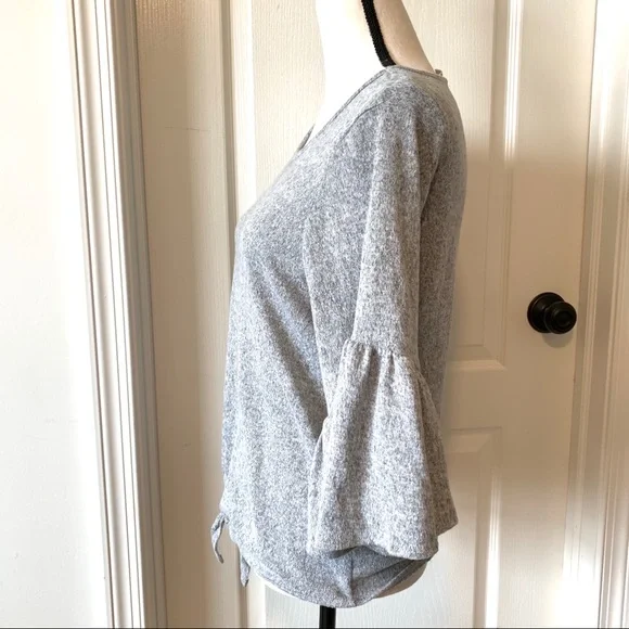 CAUTION TO THE WIND Knot Front Knit Top—SZ. Small - Picture 4 of 11